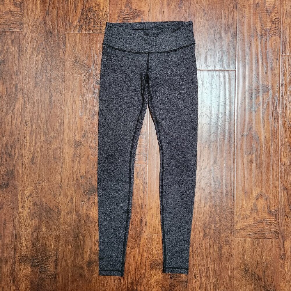 Black and white Lululemon leggings
